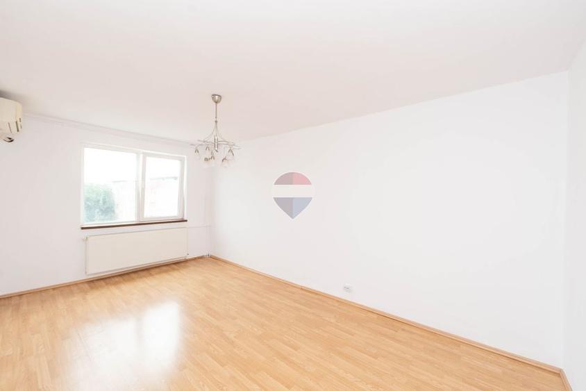 Apartament cu 3 camere decomandat în Grivița