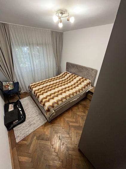 Apartament cu 4 camere decomandat, mobilat în Trocadero