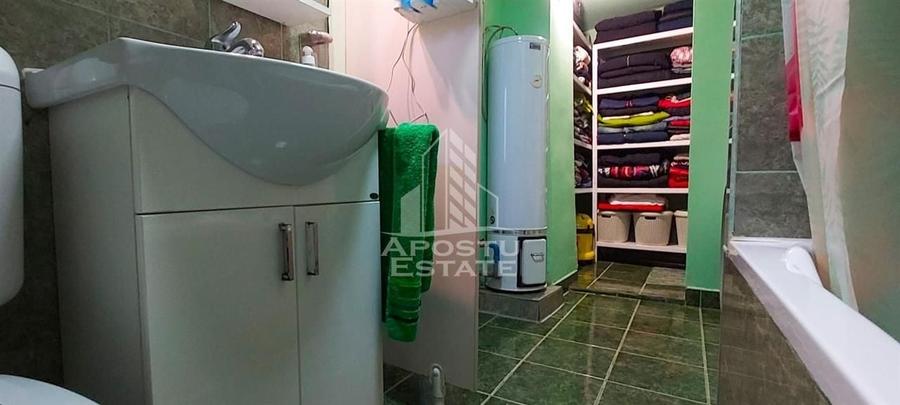 Casă individuală cu 5 camere cu Canalizare în Aradul Nou