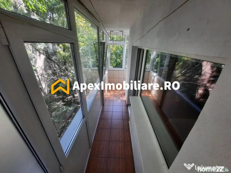 Garsonieră decomandată în Central