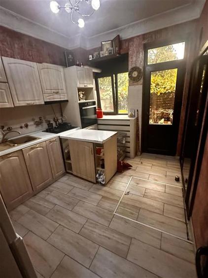 Casă cu 5 camere cu Teren 300 Mp în Apollo