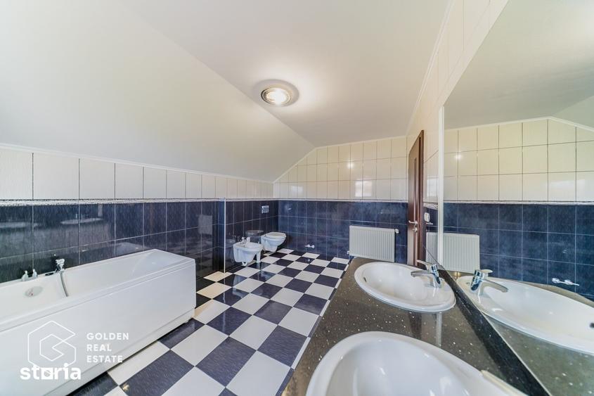 Casă cu 5 camere cu Teren 430 Mp în Central