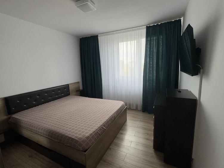 Apartament cu 3 camere semidecomandat în Drumul Taberei