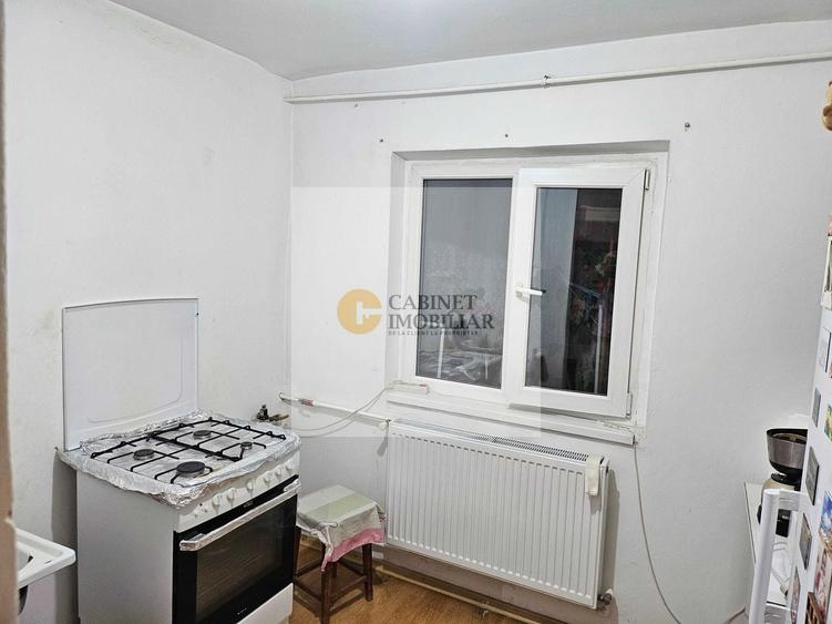 Apartament cu 3 camere decomandat în Apusului