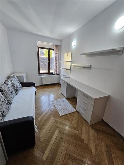 Apartament cu 3 camere decomandat, mobilat în Centrul Istoric