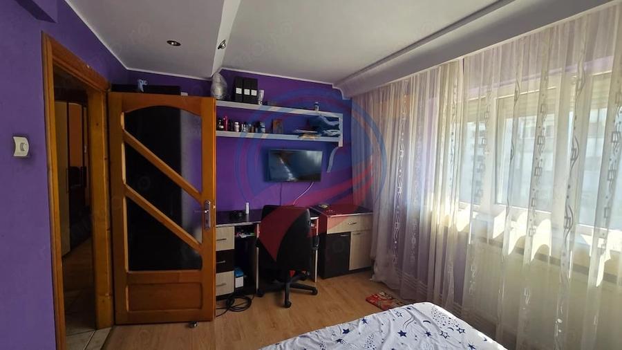 Apartament cu 2 camere semidecomandat în Craiovița Nouă