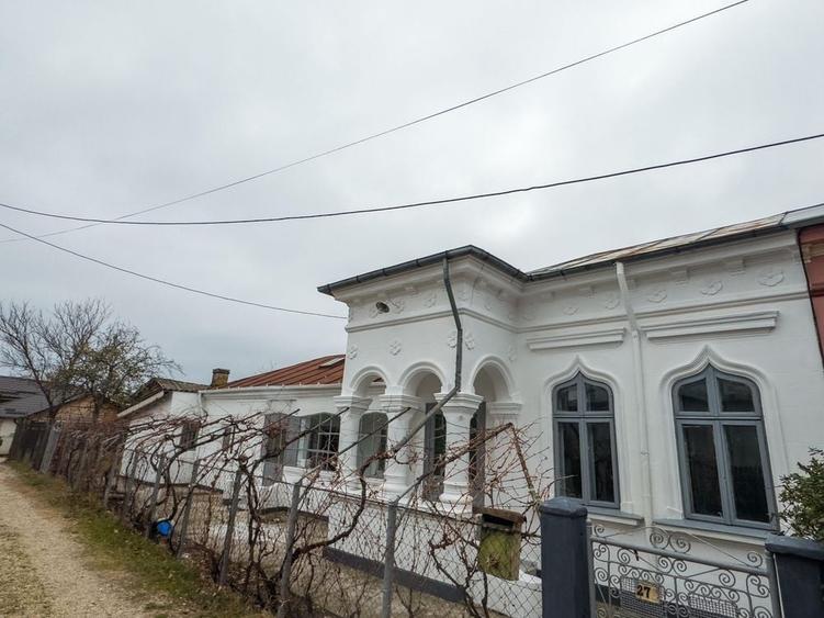 Casă cu 4 camere în Central