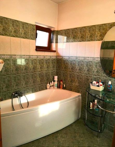 Casă individuală cu 4 camere cu Canalizare în Km 4-5