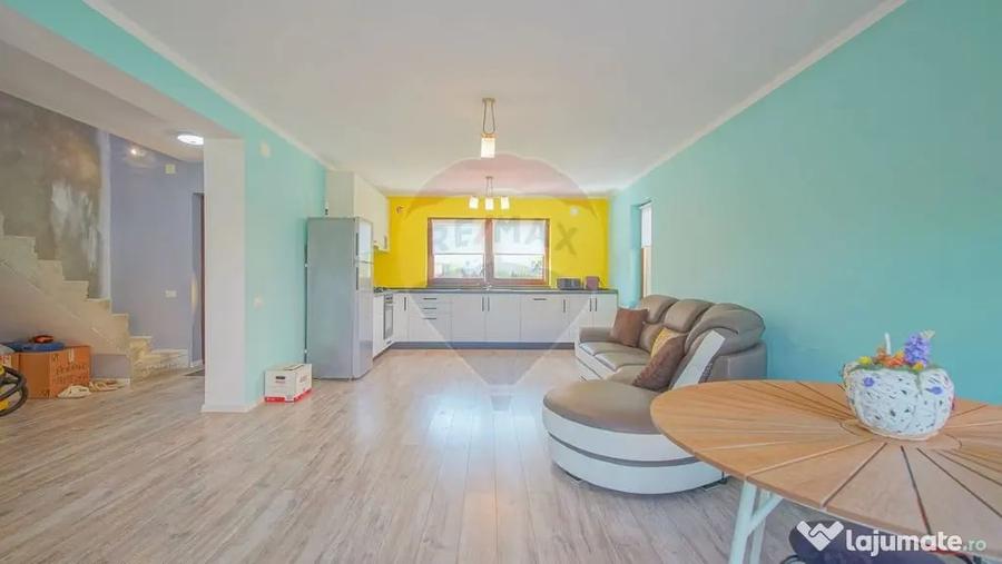 Casă cu 4 camere cu Teren 534 Mp în IAR