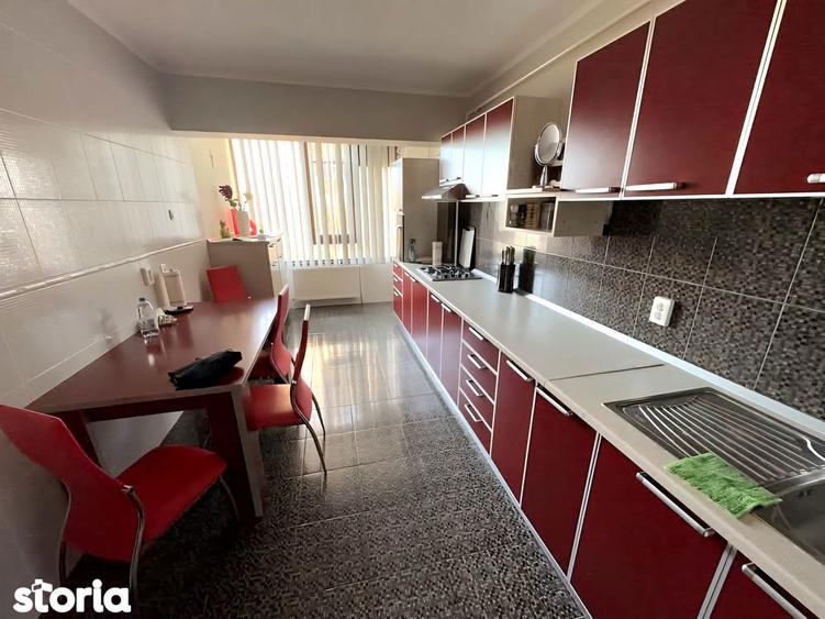 Apartament cu 3 camere decomandat, mobilat în Central