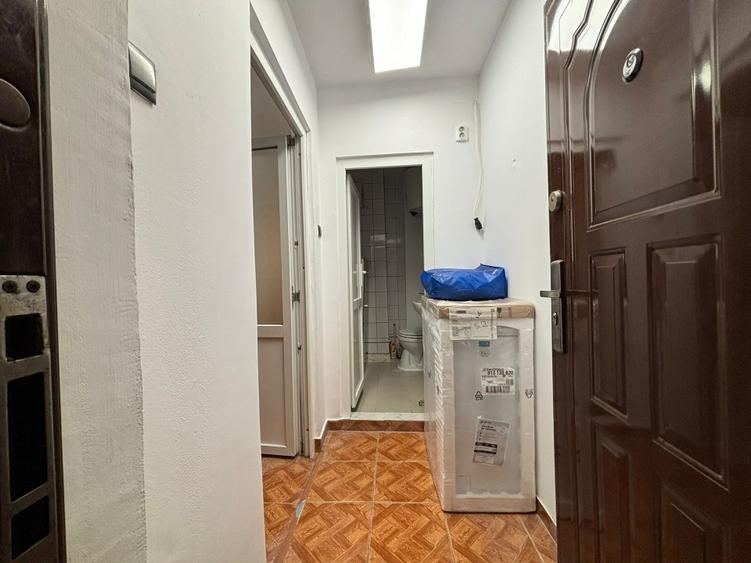 Vand garsoniera 2/10,mobilată și utilată sect.2 - 4