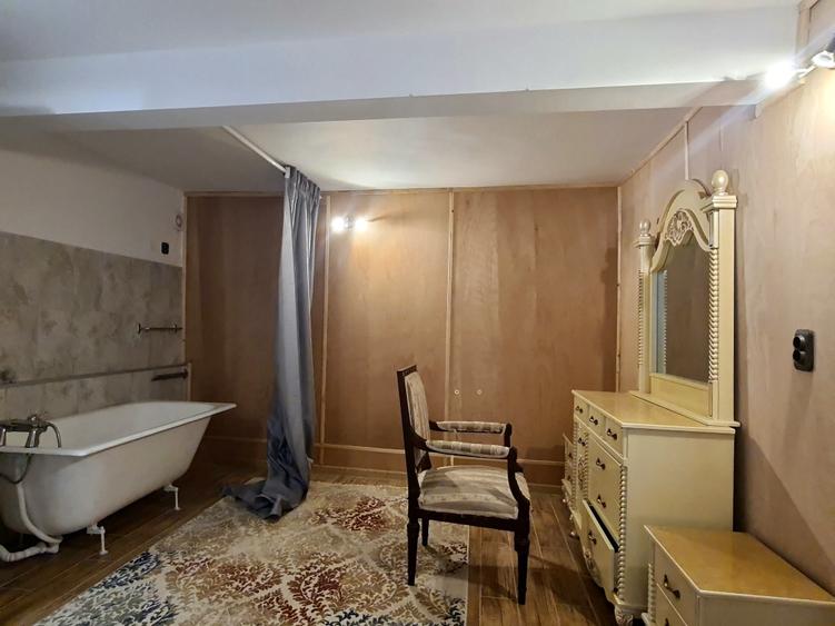 Casă cu 3 camere cu Canalizare în Centrul Istoric