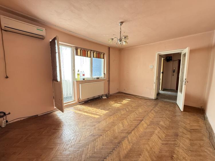 Apartament cu 2 camere semidecomandat în Cetății