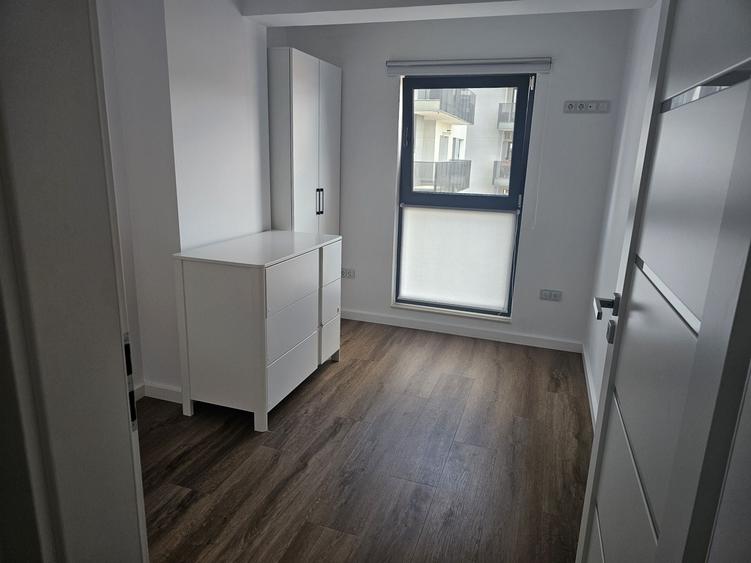 Apartament cu 3 camere semidecomandat în Florești