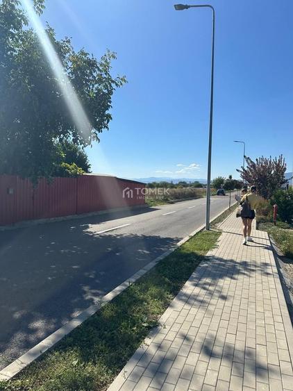 Teren Construcții intravilan de 1050 mp, în Tractorul