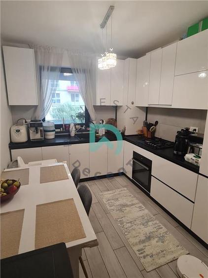 Apartament cu 2 camere decomandat în Tractorul