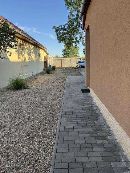 Casă cu 4 camere în Sânleani