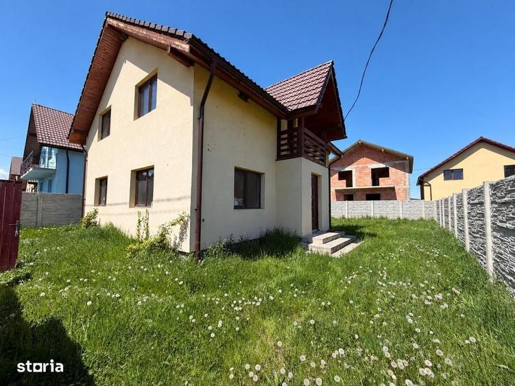 Casă cu 4 camere în Cristian
