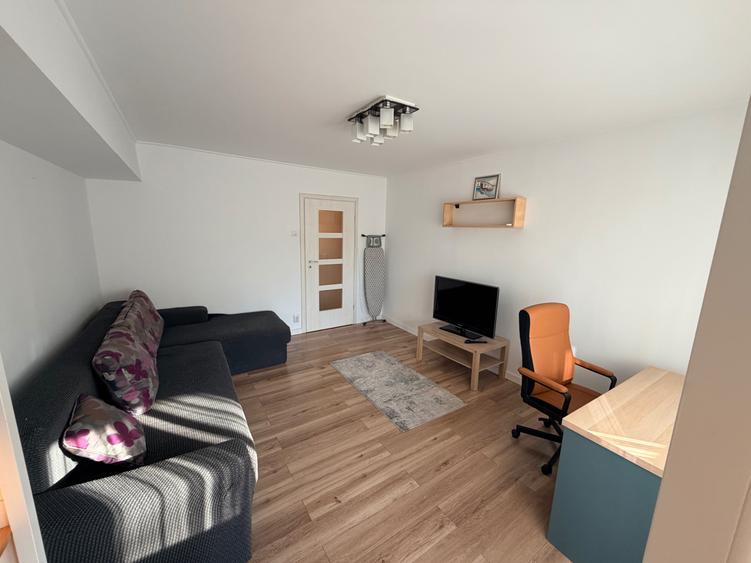 Apartament cu 3 camere decomandat în Berceni