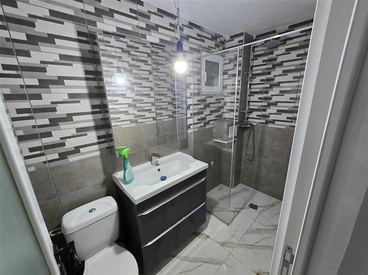 Garsonieră decomandată, mobilată în Apollo