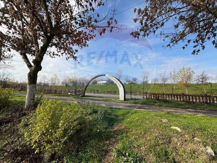 Teren agricol intravilan de 7094 mp, în Central