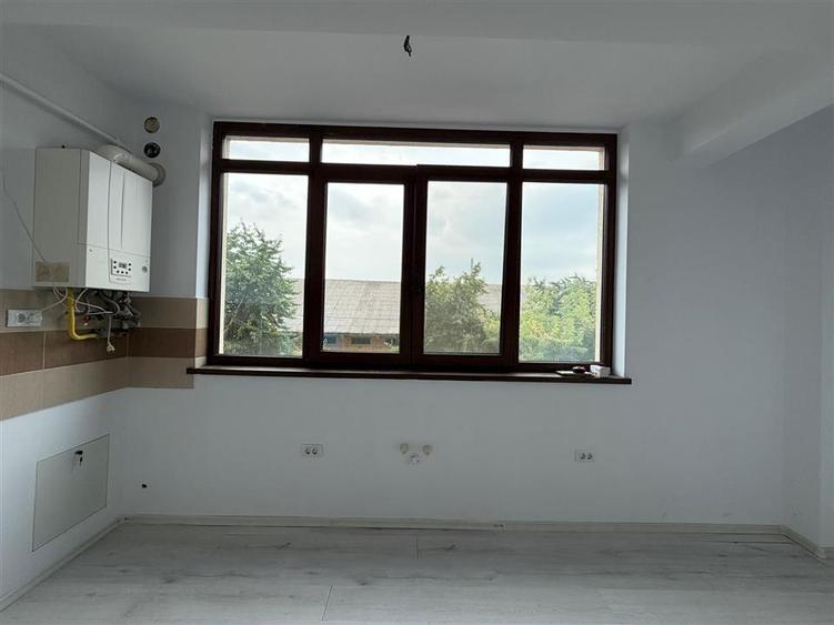 Apartament cu 3 camere decomandat în Burdujeni