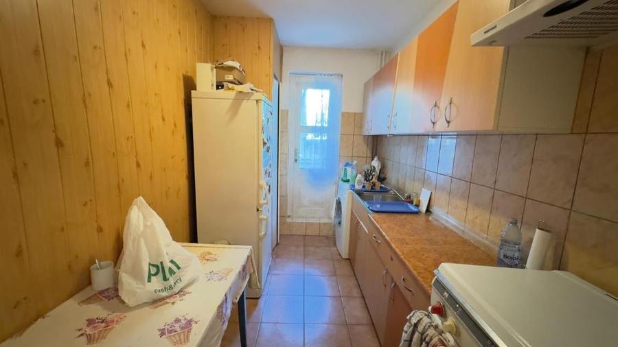 Apartament cu 3 camere decomandat în Noua