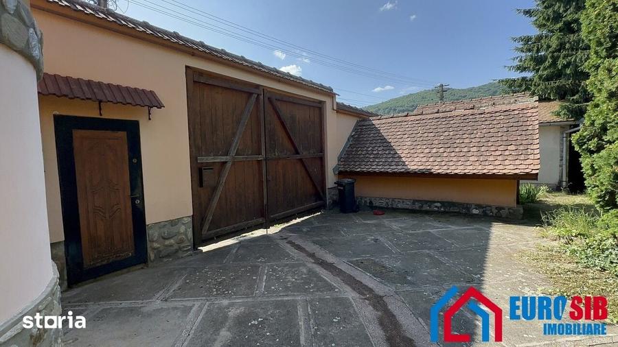 Casă cu 9 camere cu Teren 6193 Mp în Aeroport