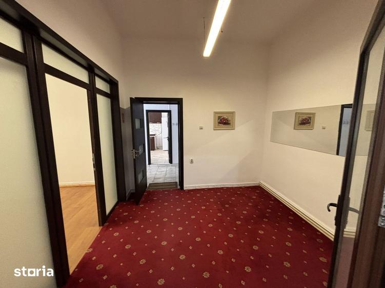 Casă cu 5 camere cu Teren 300 Mp în Vatra Luminoasă
