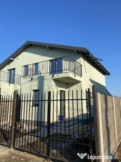 Casă cu 4 camere cu Canalizare în Bucovăț (Remetea Mare)