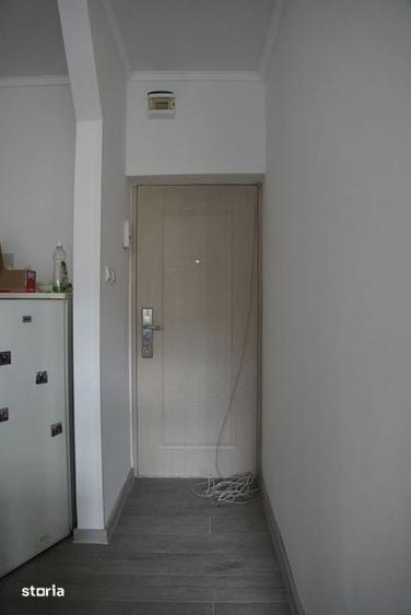 Vand garsoniera renovata Zona Tractorul - 1