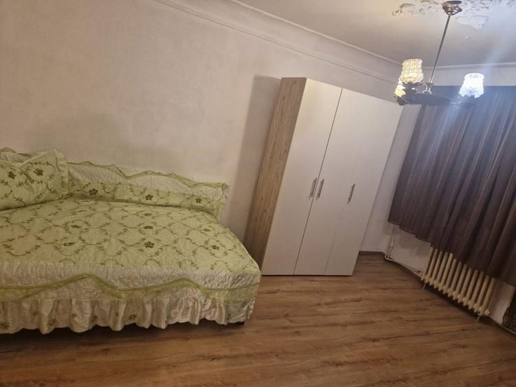 Garsonieră decomandată în Rovine