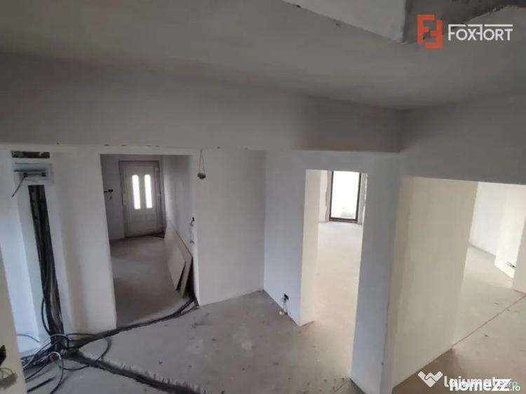 Casă cu 5 camere cu Teren 747 Mp în Sânandrei