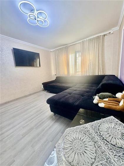 Apartament cu 4 camere decomandat, mobilat în Est