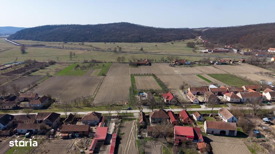 Teren de 2970 mp, în Mașloc
