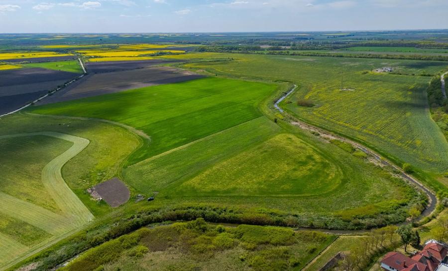Teren agricol extravilan de 18000 mp, în Central