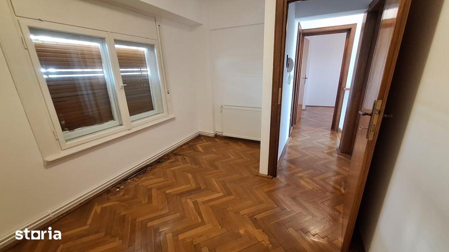 Apartament cu 4 camere în Olimpia-Stadion