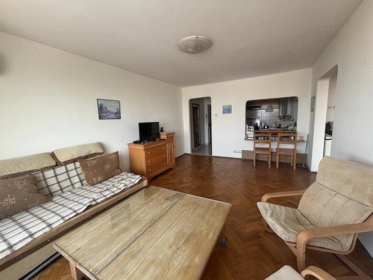 Apartament cu 3 camere decomandat în Tineretului