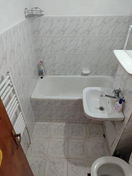 Apartament cu 3 camere decomandat în Milcov