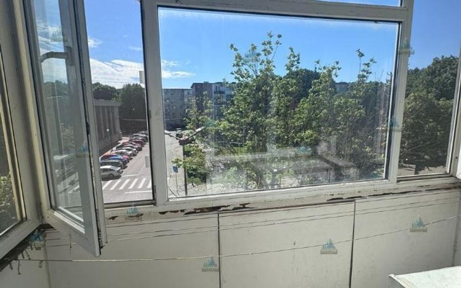 Apartament cu 3 camere semidecomandat în Central