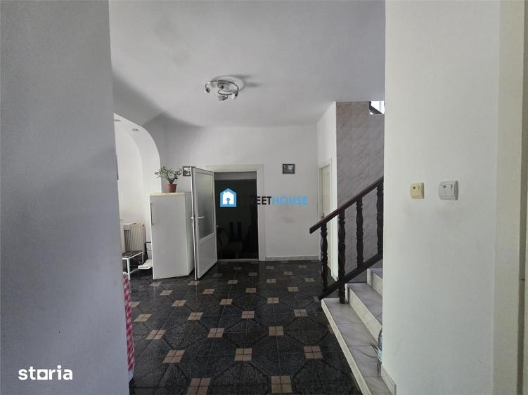 Casă cu 5 camere cu Teren 300 Mp în Central