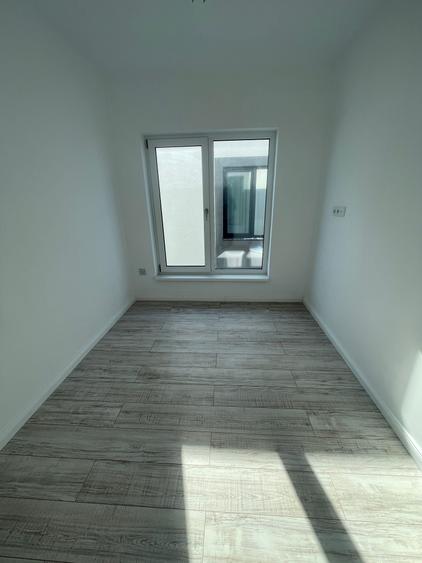 Duplex cu 4 camere cu Canalizare în Central