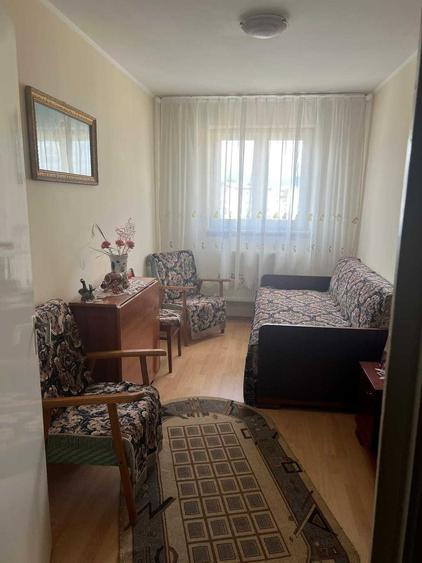 Apartament cu 3 camere semidecomandat în Breaza