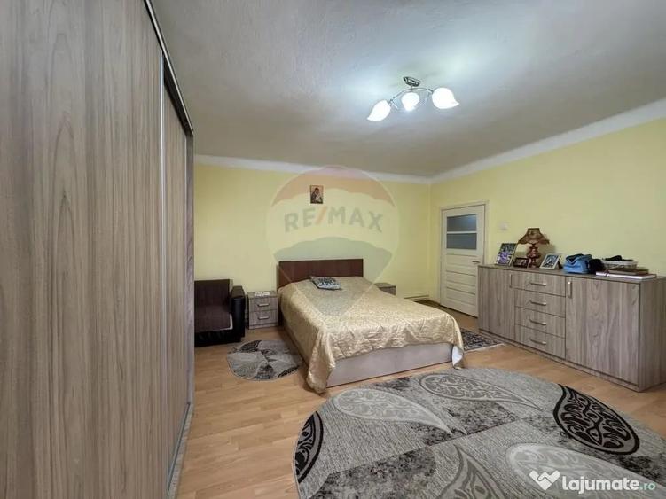 Casă cu 7 camere cu Teren 1026 Mp în Dârlos