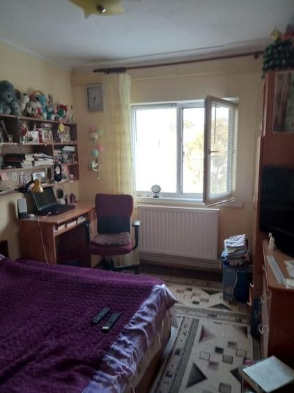 Apartament cu 3 camere decomandat în Piața Centrală