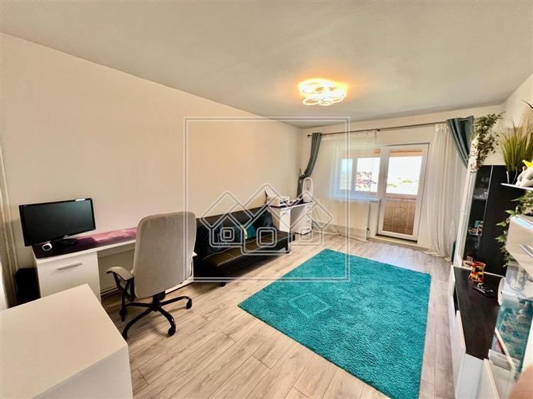 Apartament cu 4 camere decomandat în Vasile Aaron