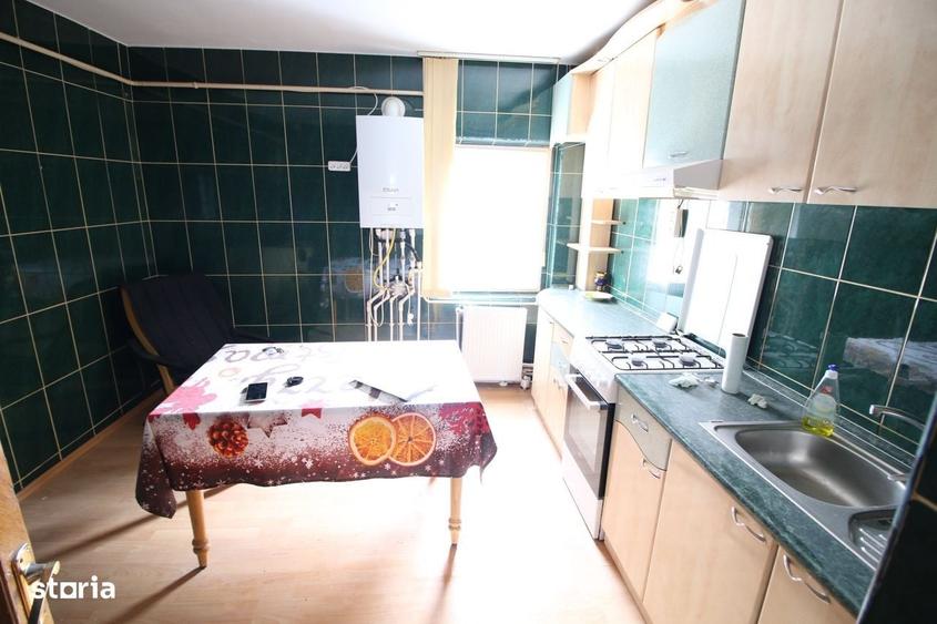 Apartament cu 4 camere decomandat în Micro 17