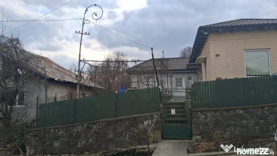Casă cu 4 camere cu Teren 1600 Mp în Central