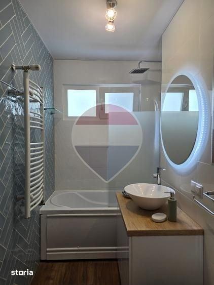 Apartament cu 3 camere în Podu Roș