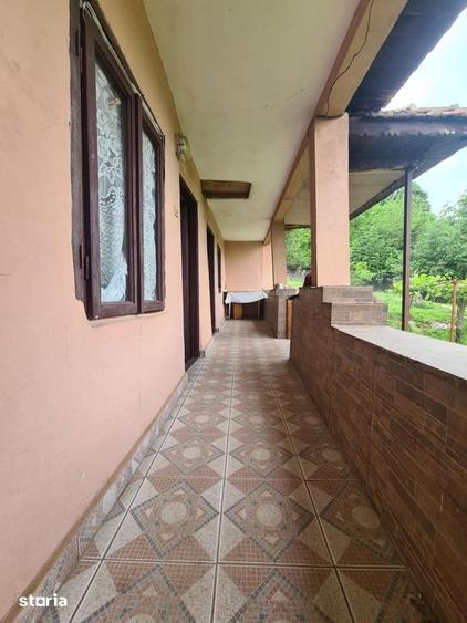 Casă cu 3 camere cu Teren 2586 Mp în Central